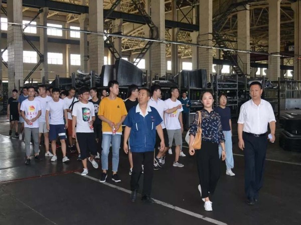 高校大学生来杏彩体育集团科普基地实践学习